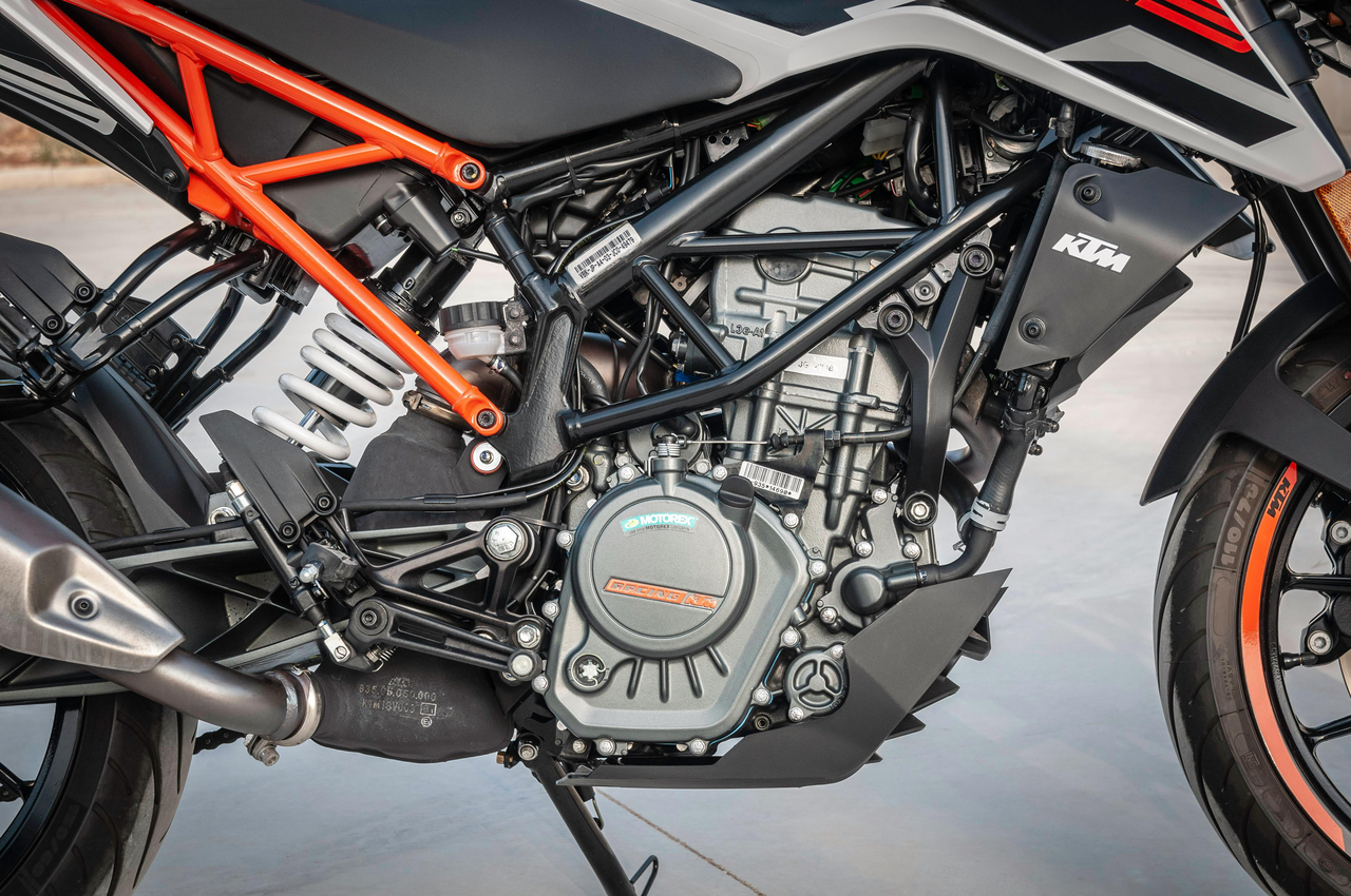 Rangka double cradle untuk motor sport