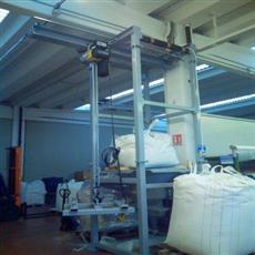 industria con impianti di sollevamento