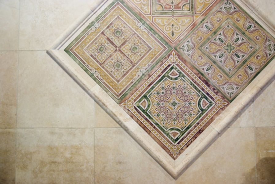 A picture of a mosaic tile on a wall