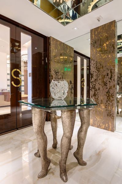 A table with a vase on top of it in a hallway