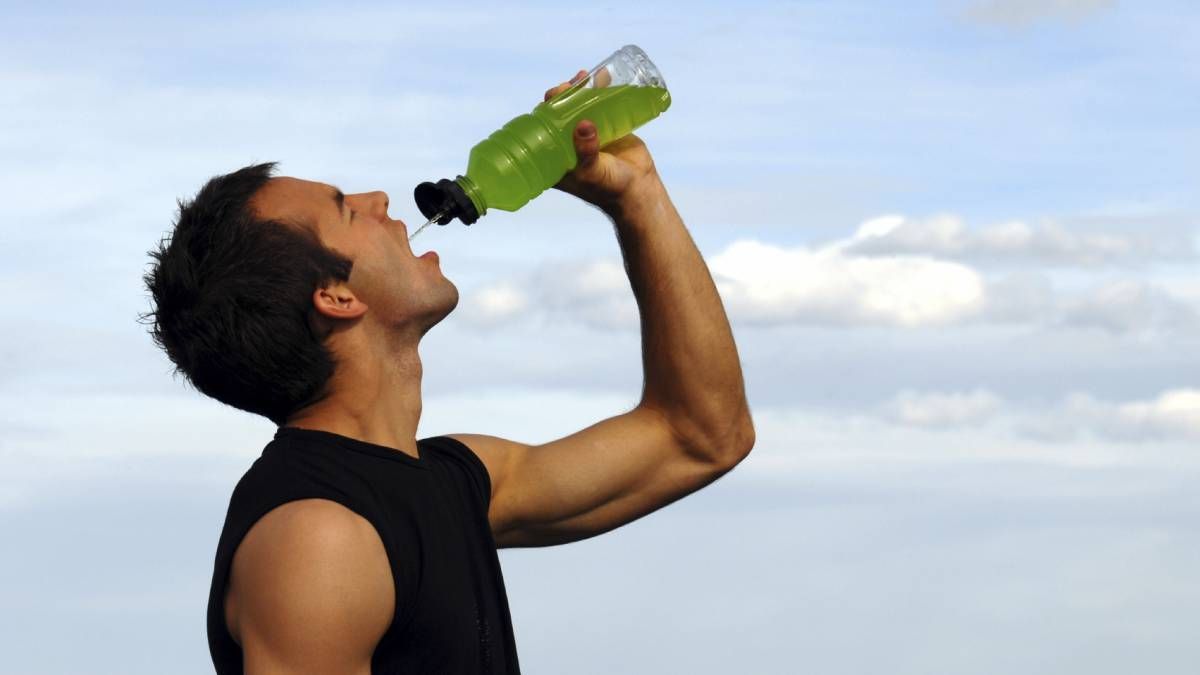 Tres tipos de bebidas hidratantes