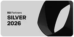 Um logotipo preto e branco para parceiros da estação rd silver 2026.