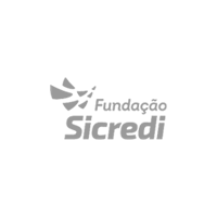Logotipo preto e branco da fundação sicredi sobre fundo branco.