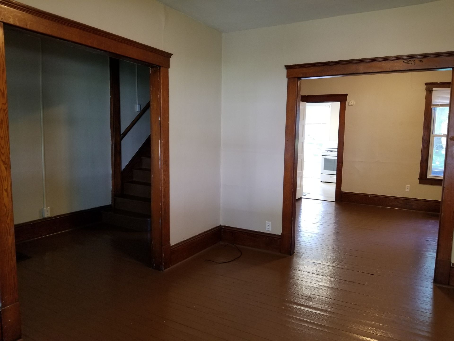 room for rent wood floors KSU