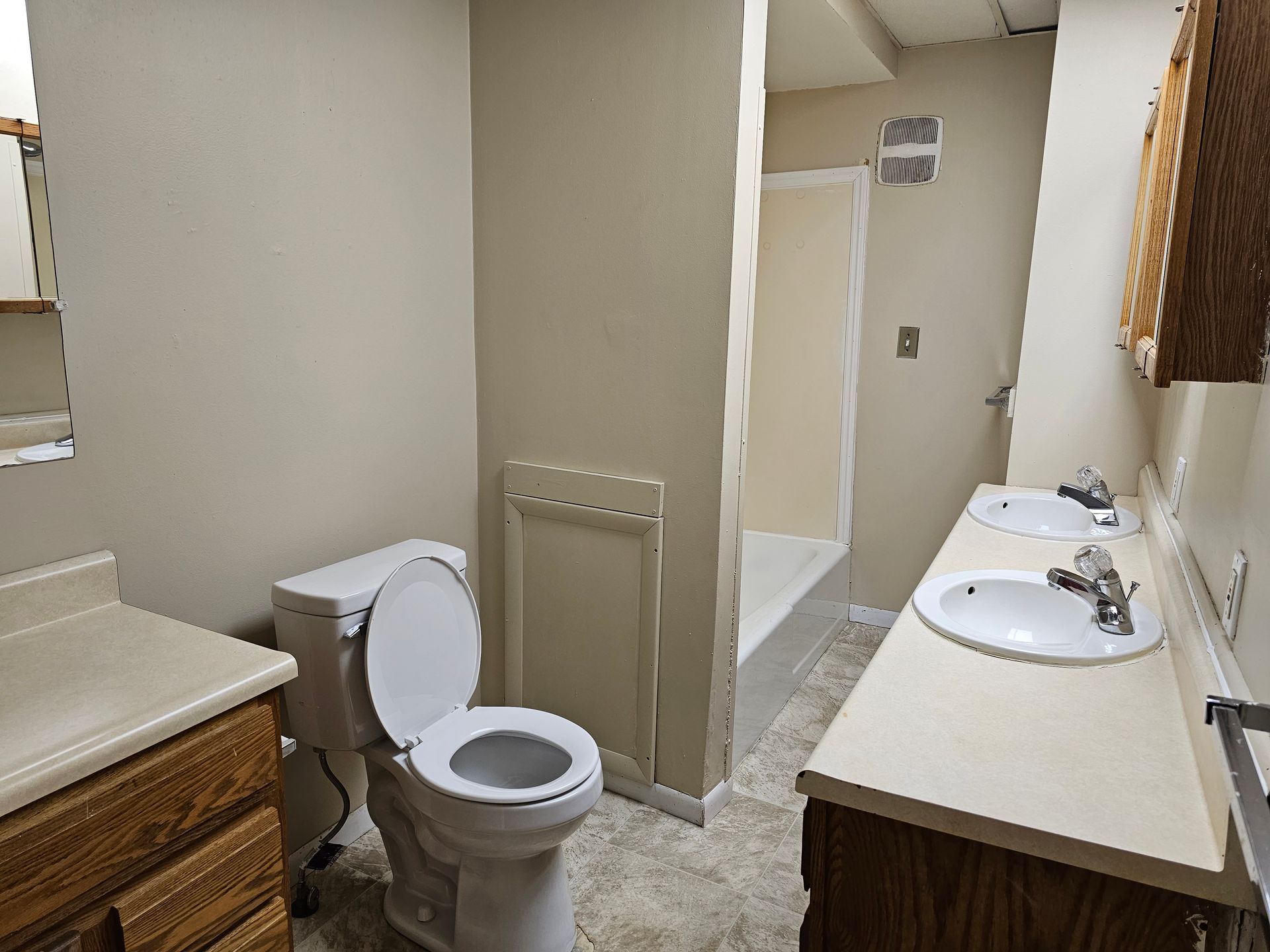 kent shared  bathroom with a toilet , sink and shower .