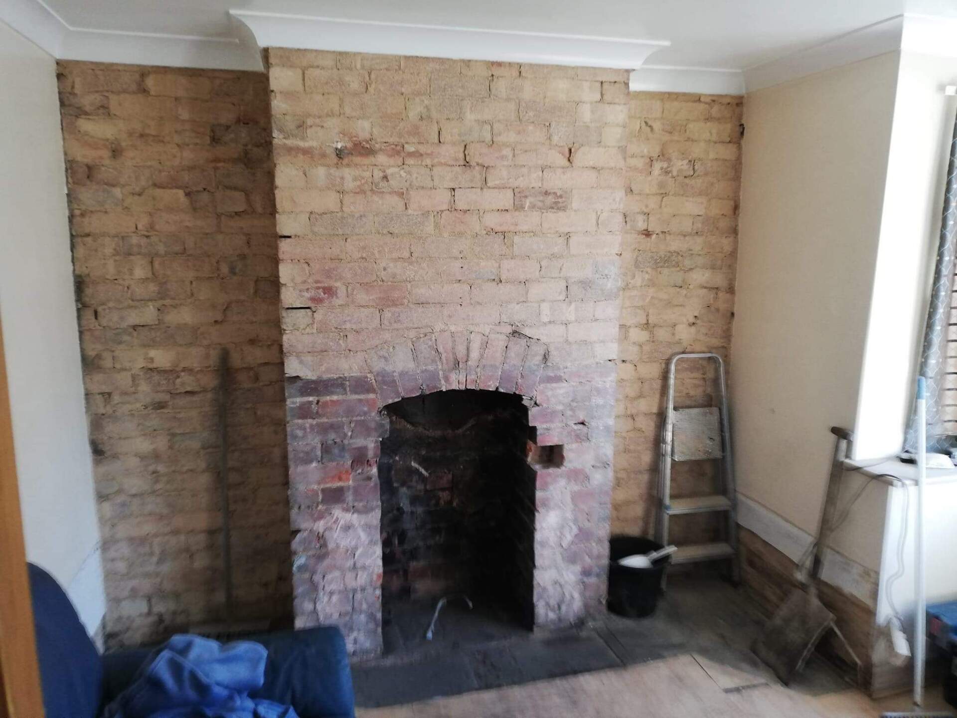 Picture of a wall ready to be plastered by plastering Leeds