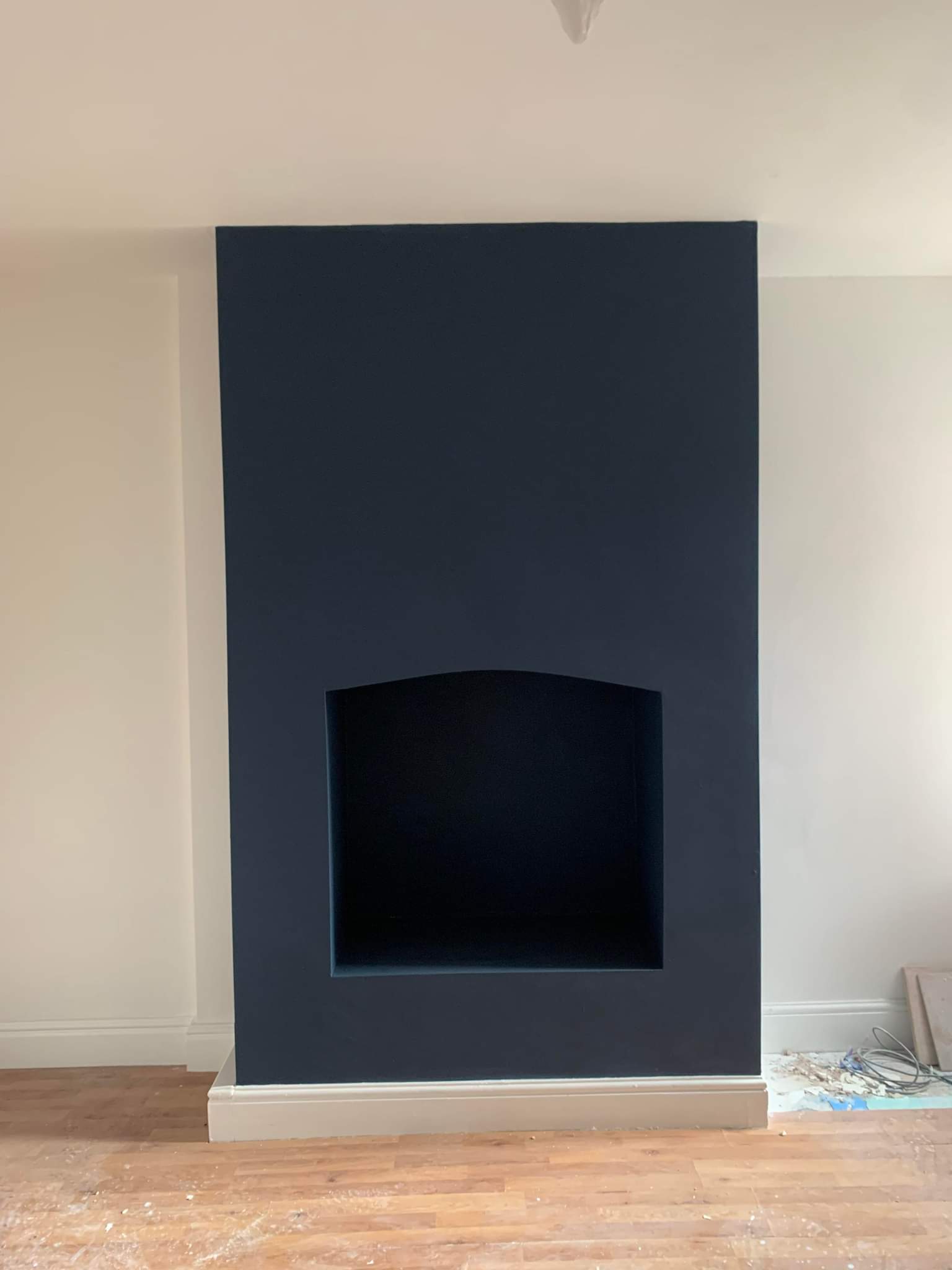 Picture of a feature wall painted in navy blue and white by Painters and decorators Leeds