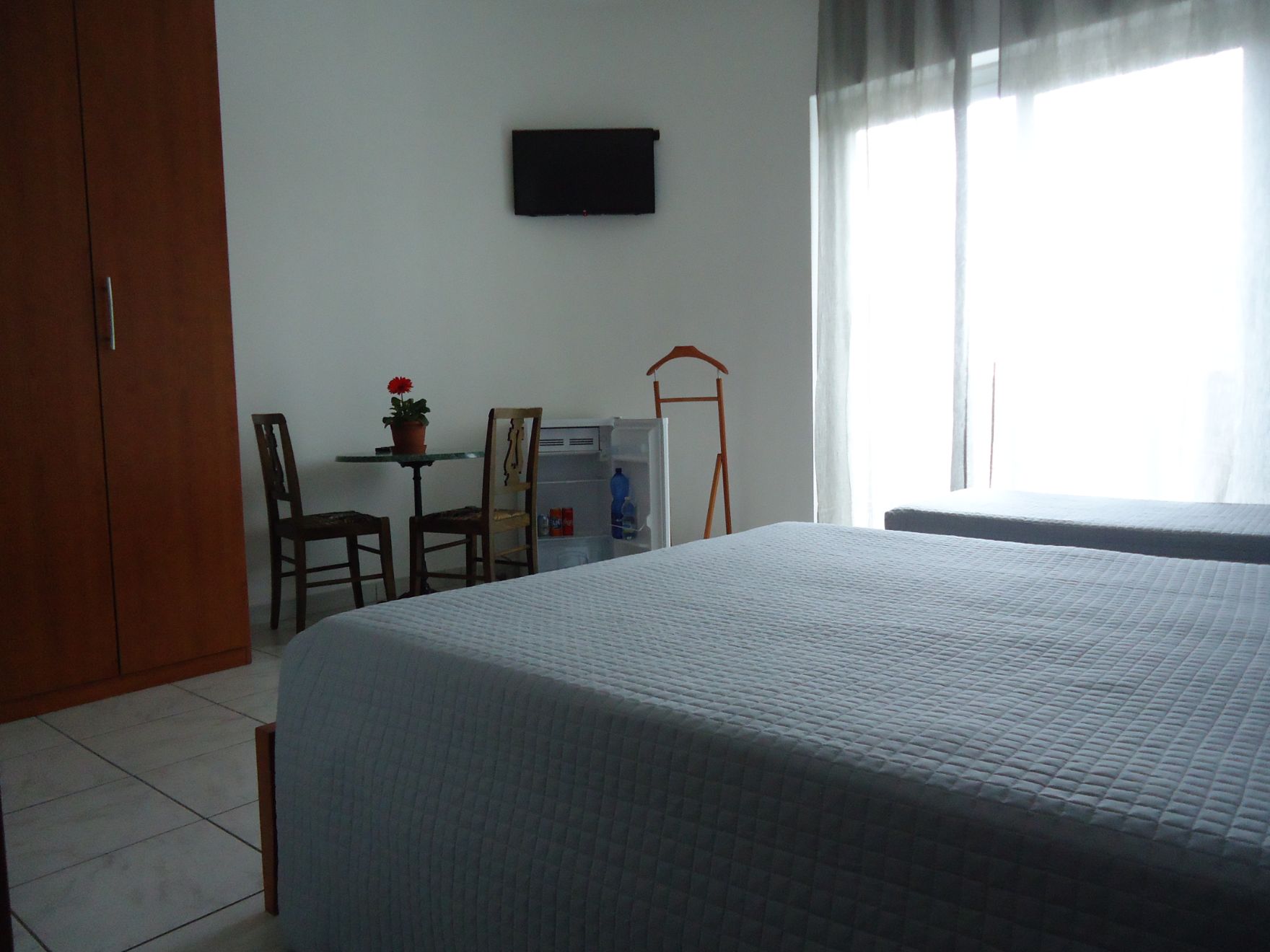 Camera con tv e frigobar