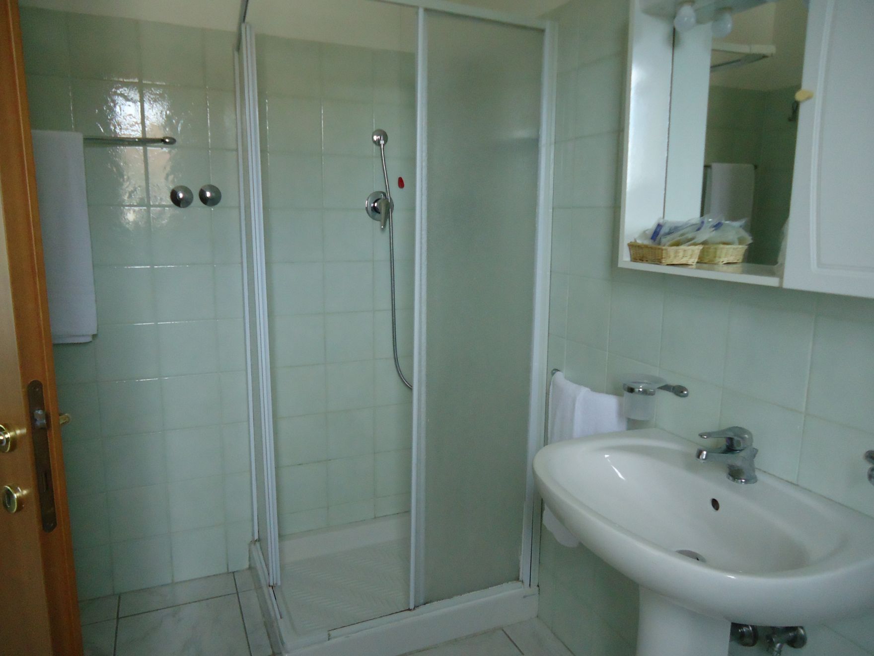 Ampio bagno in camera