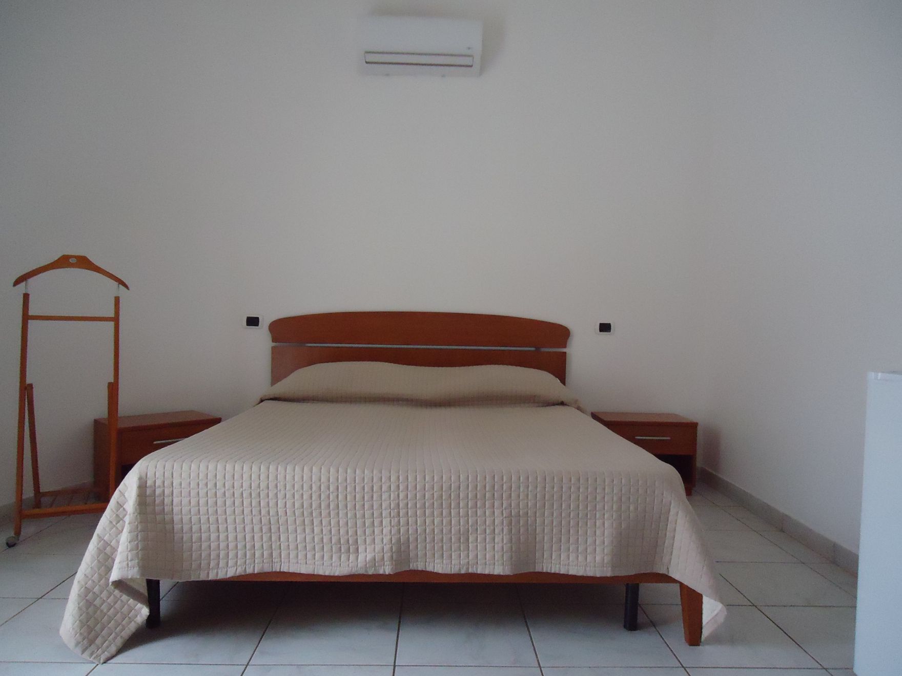 Camera con letto matrimoniale e aria condizionata