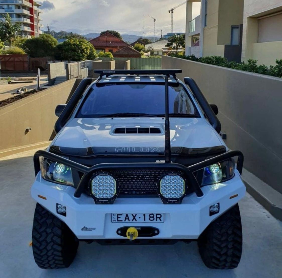 windscreen replacement for white pickup truck
