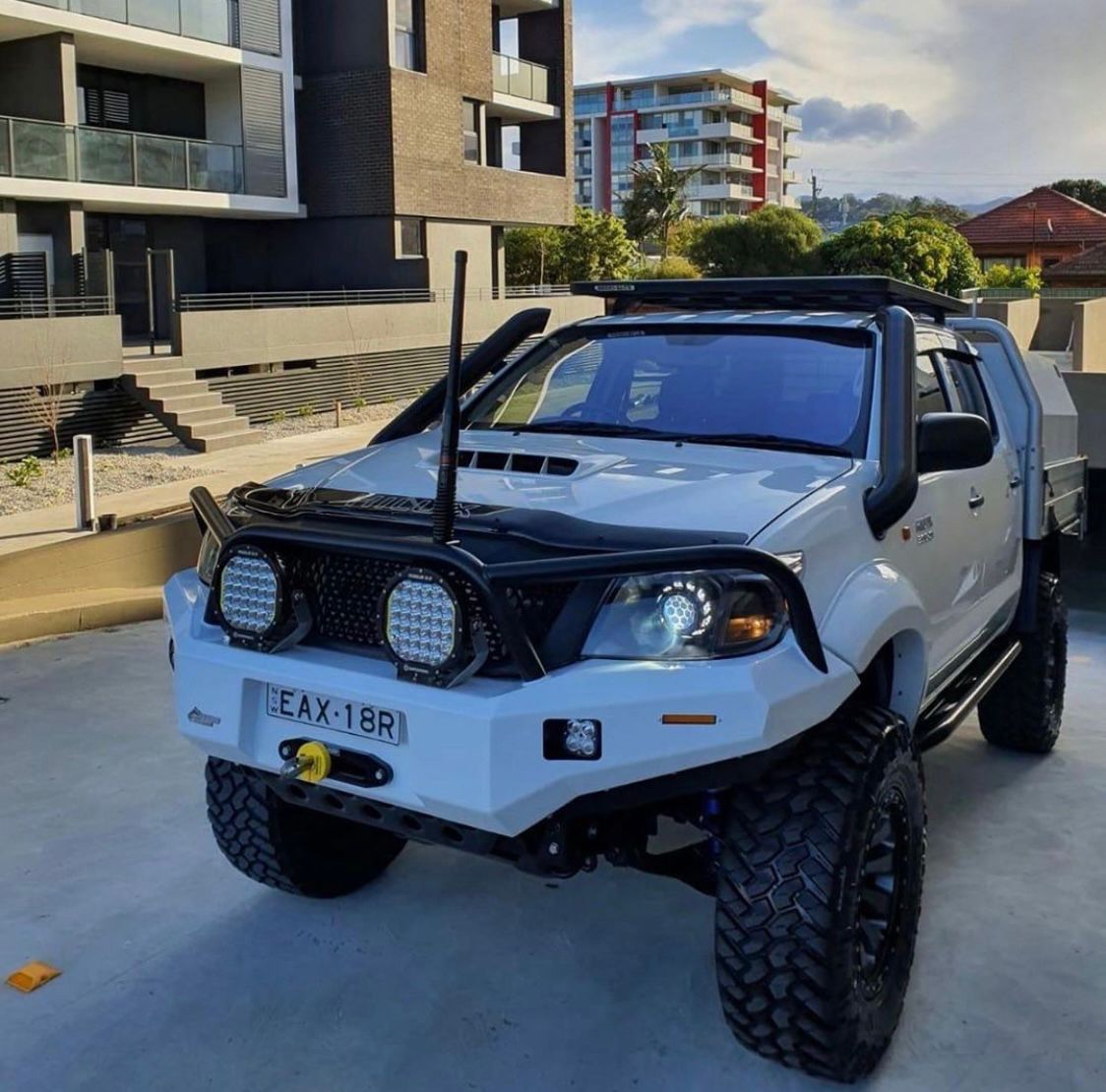 pickup truck windscreen replacement