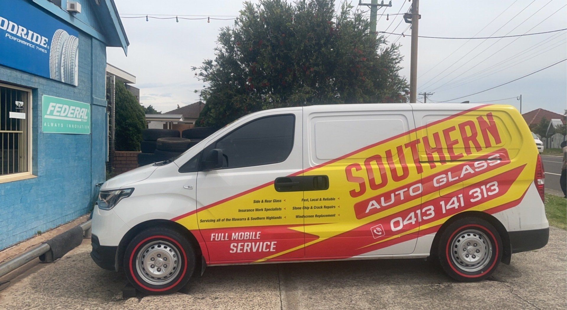 sideview of Southern Auto Glass' mobile service vehicle