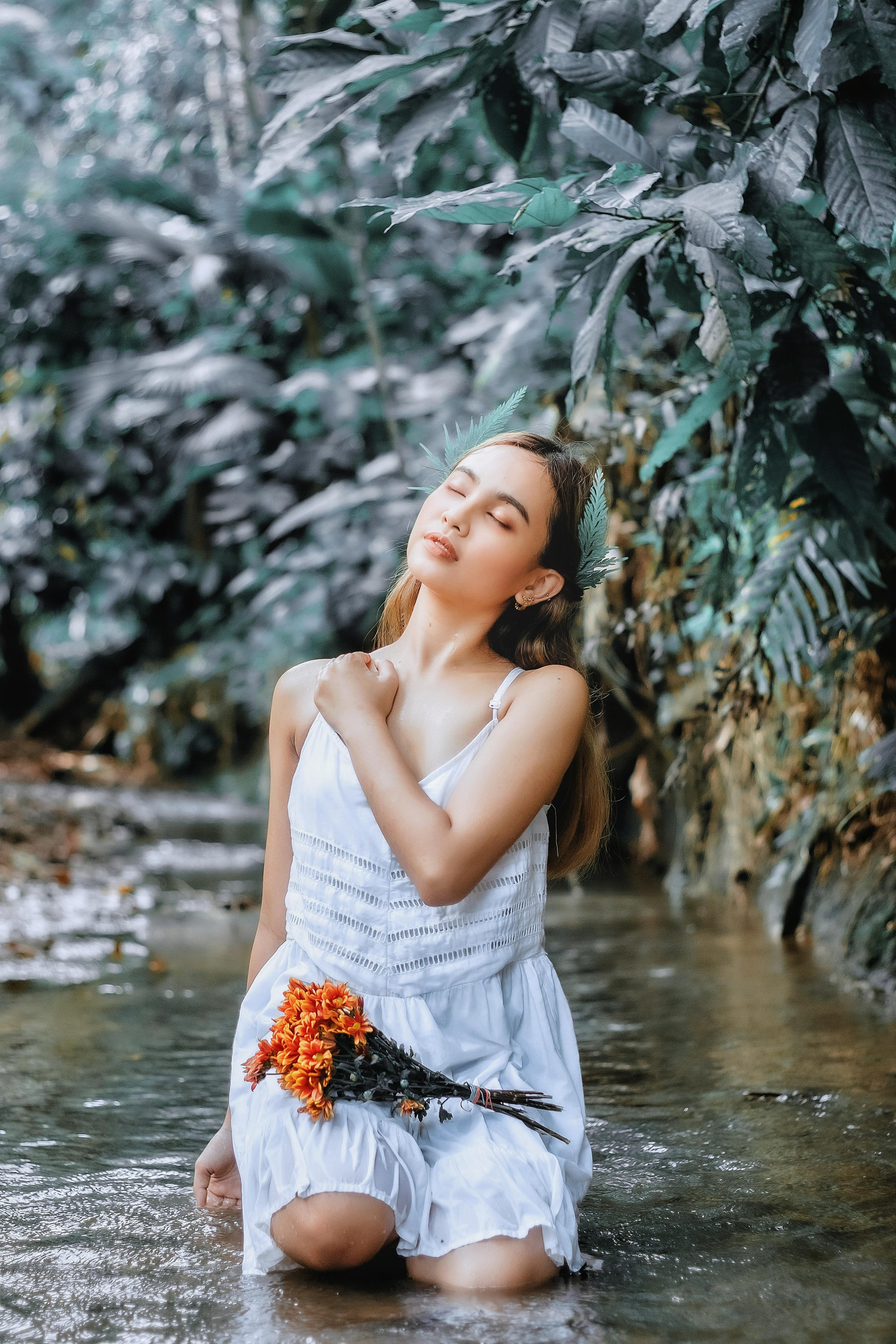 Una persona indossa un tutore per la caviglia.