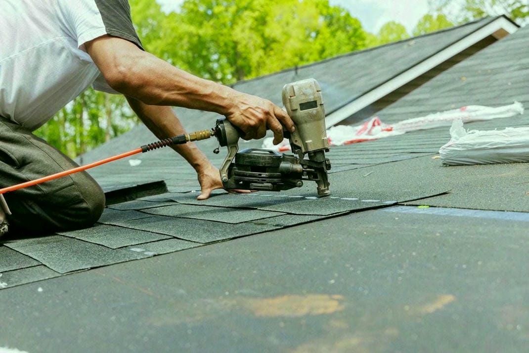 DIY vs. Professional Roof Repair: What You Need to Know
