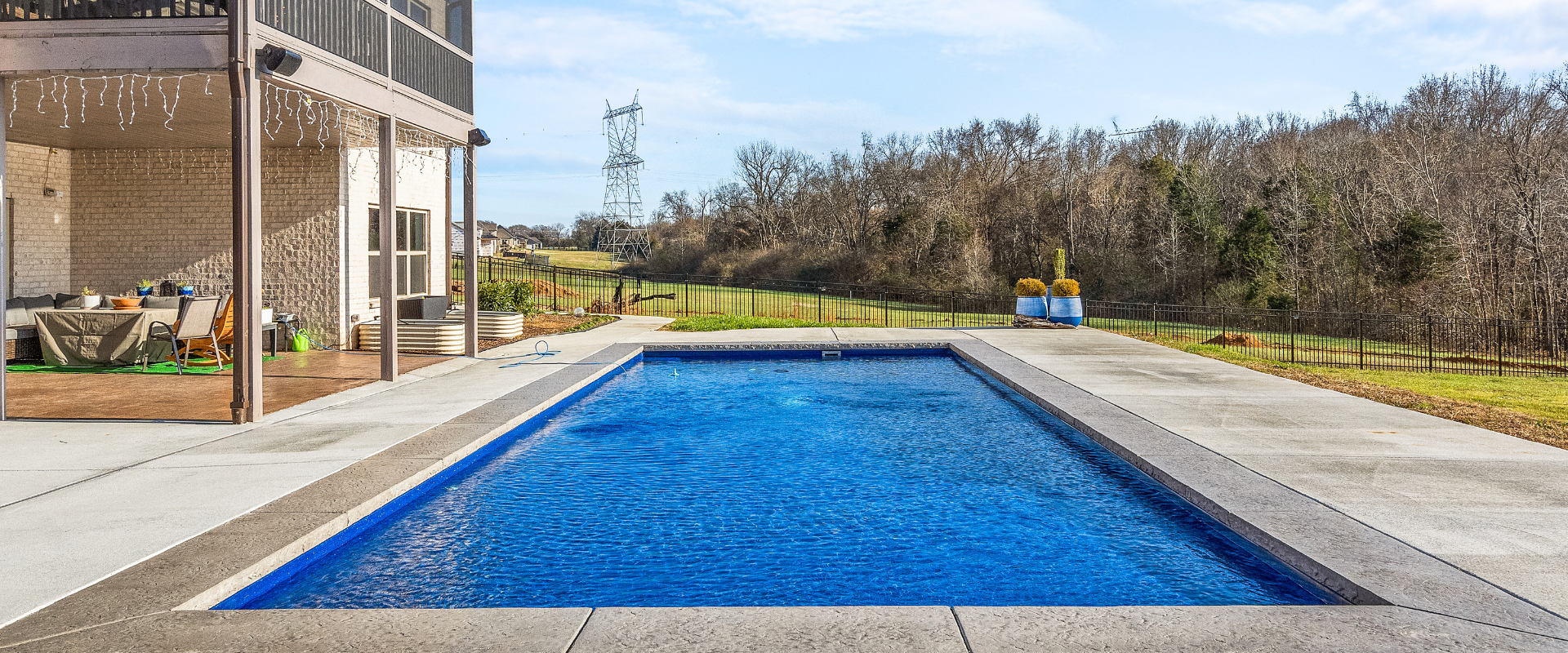Pool Liner Replacement Signs: When to Replace Your Vinyl Pool Liner This Spring