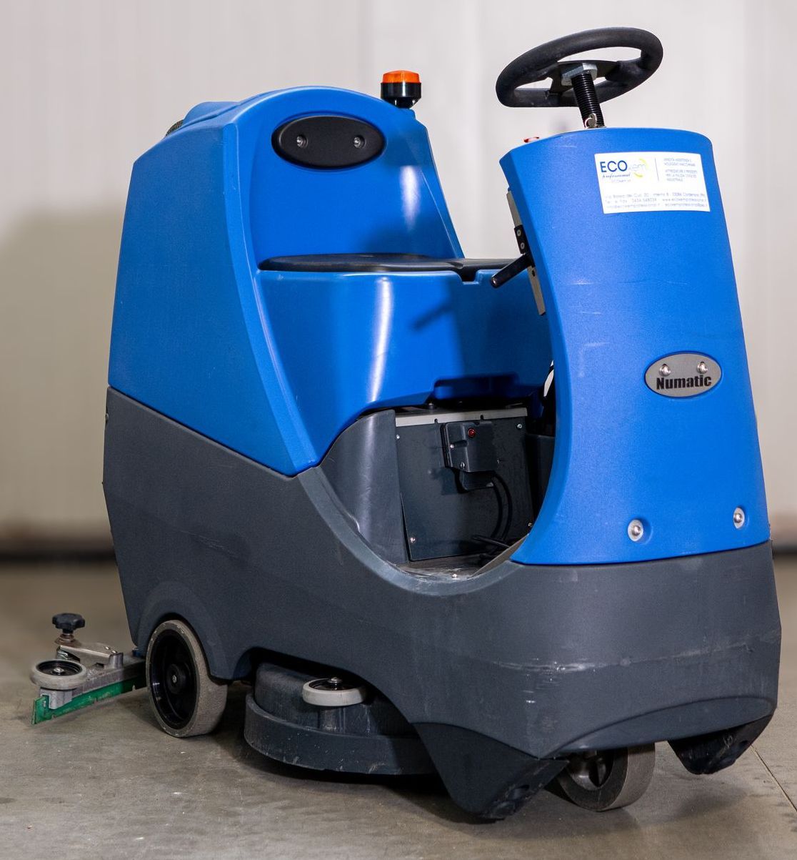 SPAZZATRICE / LAVAPAVIMENTI NUMATIC