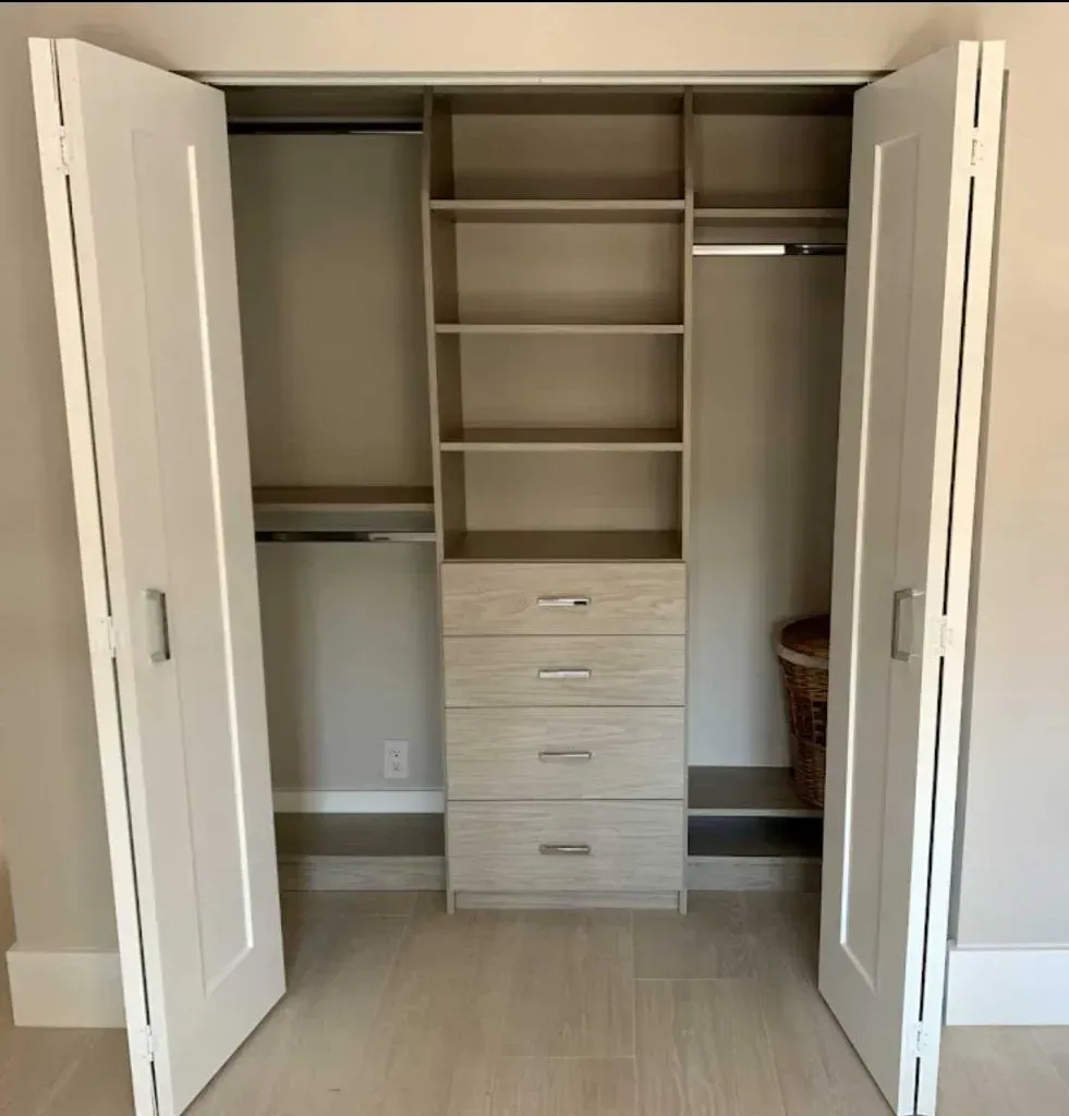 The Benefits of Custom Reach-In Closet Design Solutions