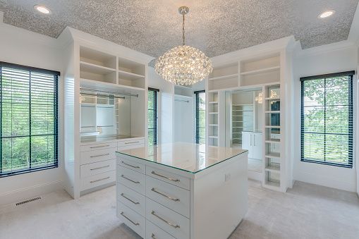 Must-Have Features For Your Luxury Custom Closet