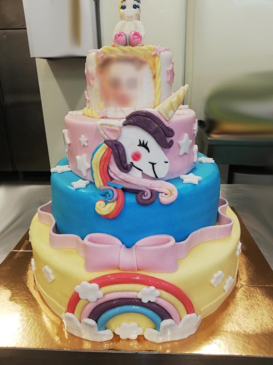 torta personalizzata tema unicorni