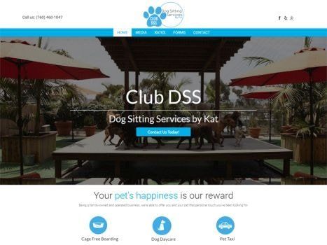 Club DSS website: dogs on a wooden platform, blue header, contact button.