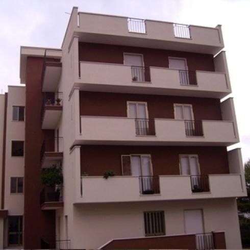Condominio con porte finestre