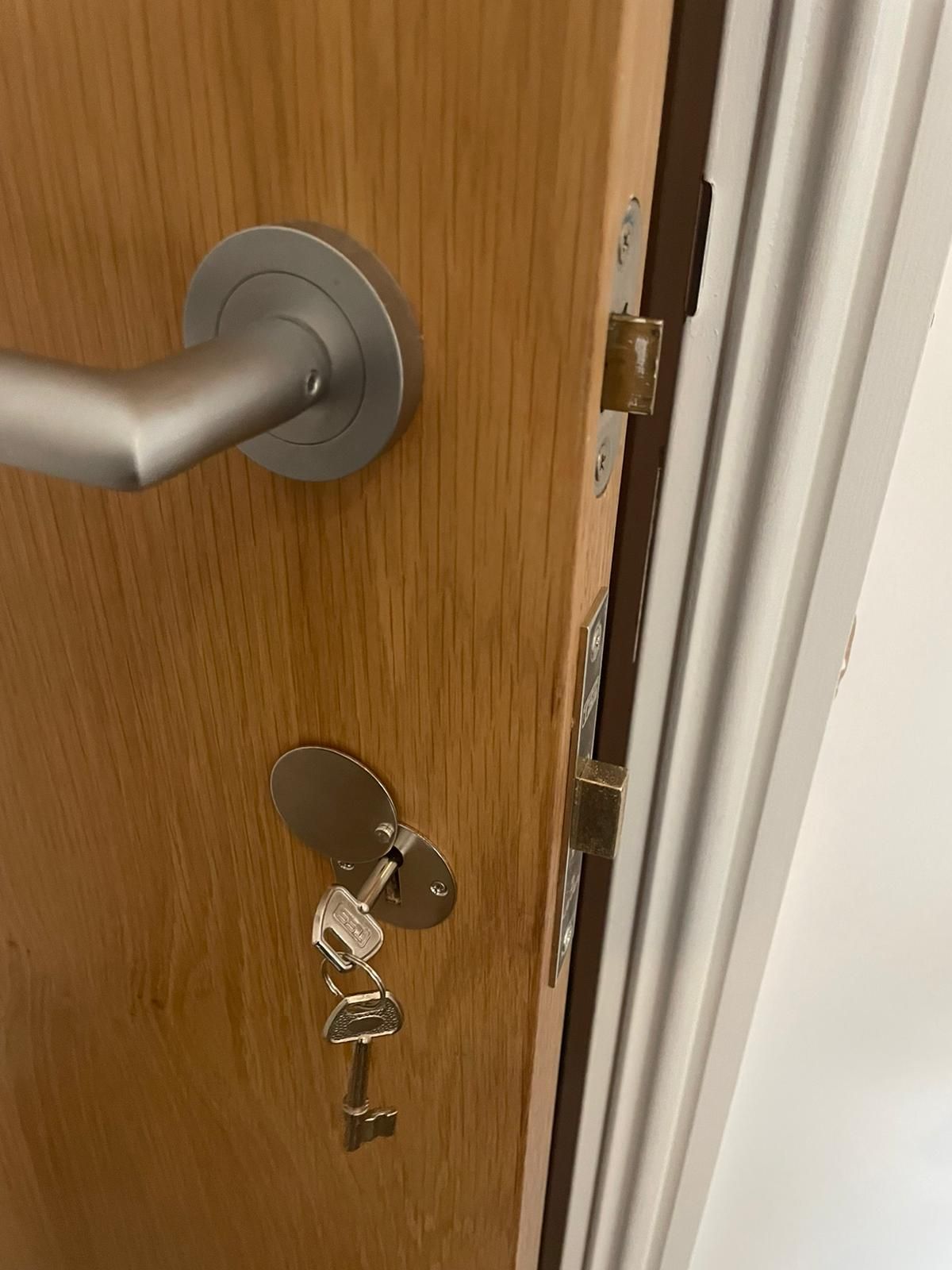 window and bedroom loack