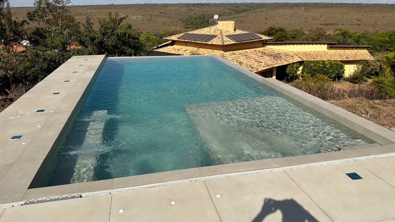 Foto de piscina com forro de azulejo