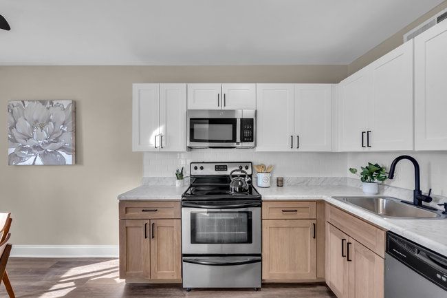 Modern kitchen with appliances at Town Bank Manor