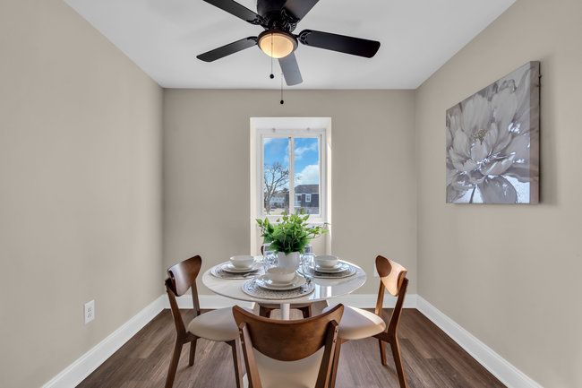 Dining area with open space at Town Bank Manor