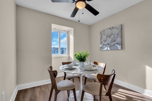Dining area with open space at Town Bank Manor