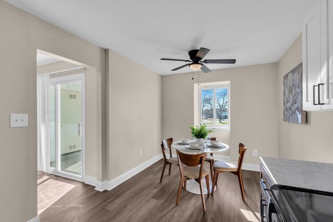 Dining area with open space at Town Bank Manor