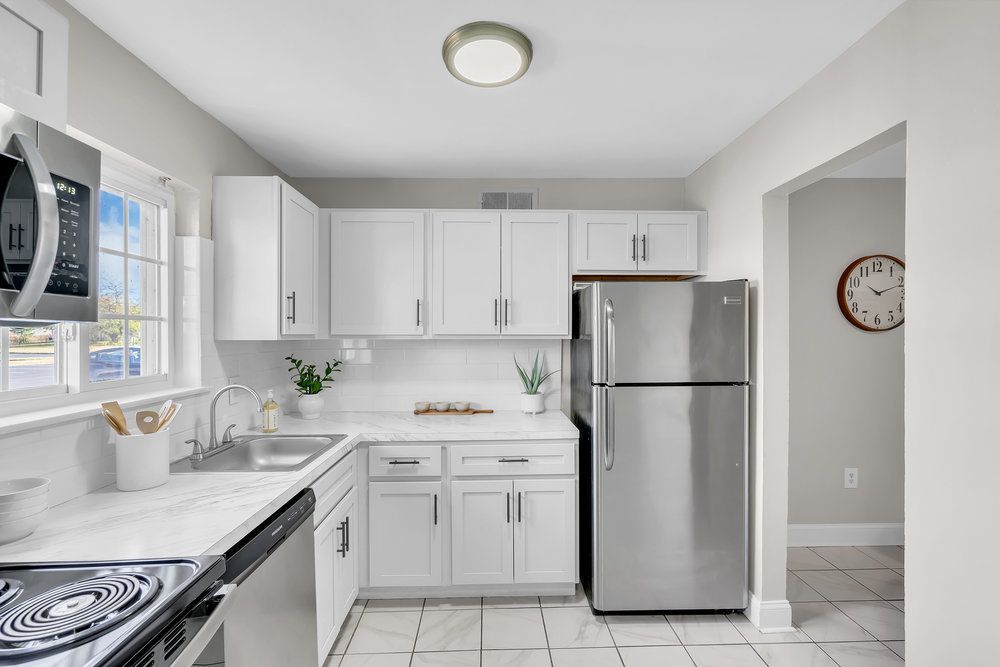 Modern kitchen with appliances at Town Bank Manor