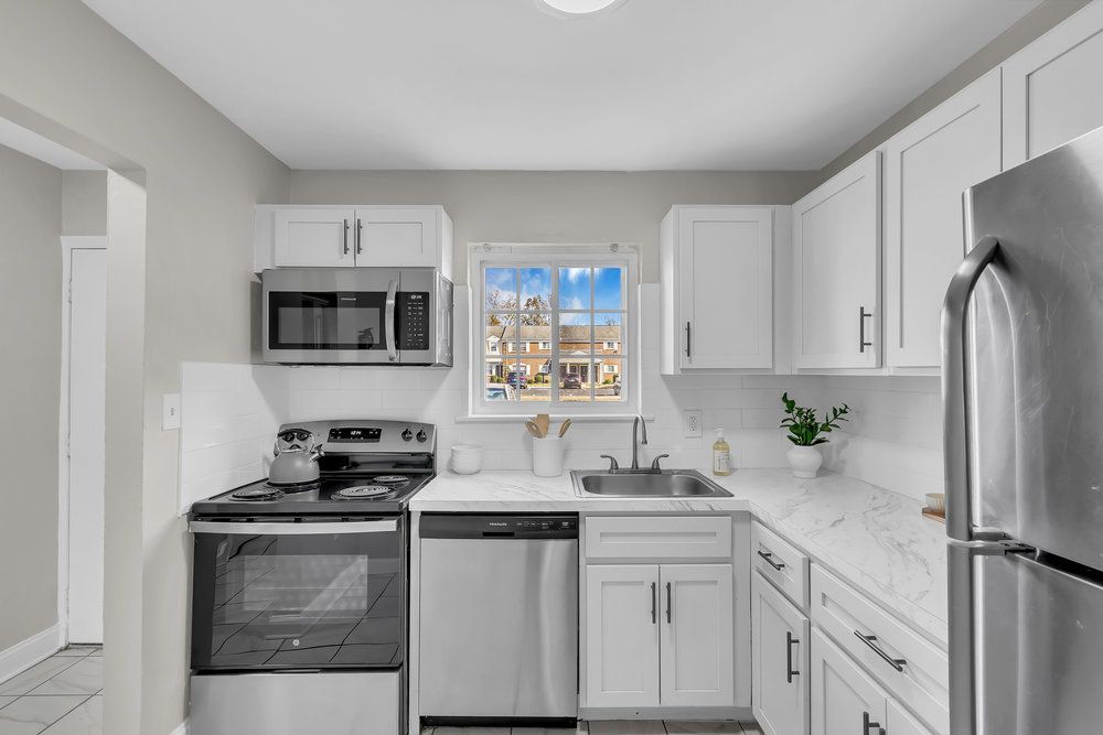 Modern kitchen with appliances at Town Bank Manor