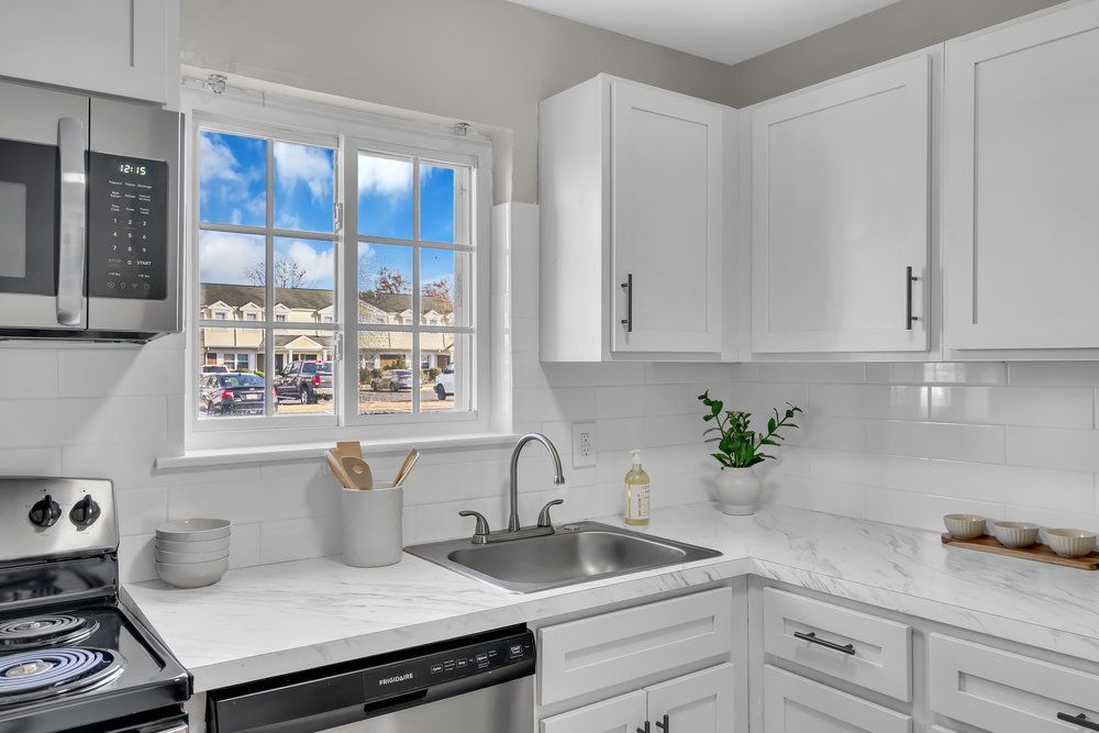 Modern kitchen with appliances at Town Bank Manor