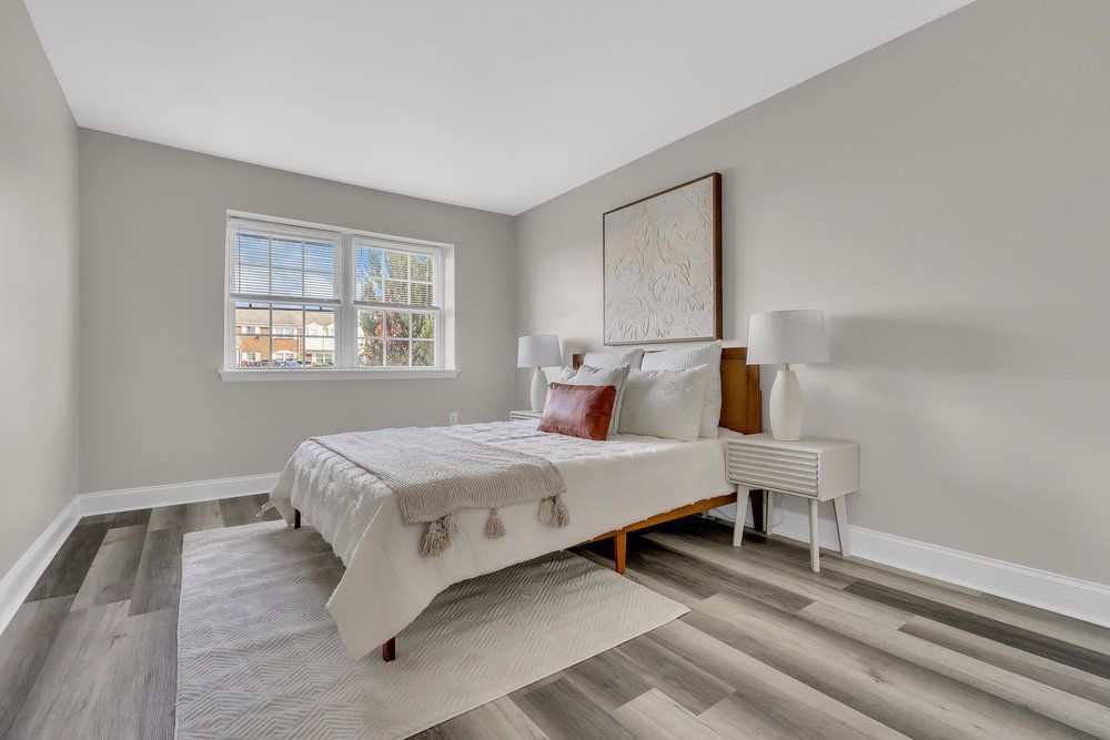 Bedroom with natural light at Town Bank Manor