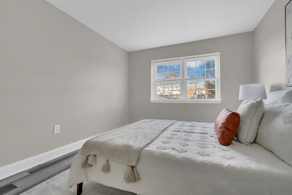 Bedroom with natural light at Town Bank Manor