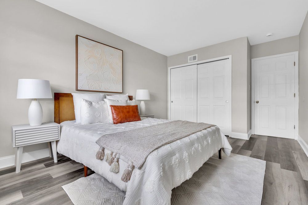 Bedroom with natural light at Town Bank Manor