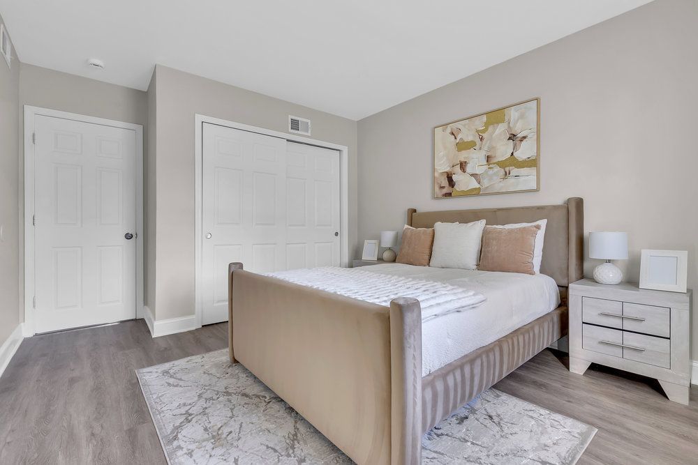 Bedroom with natural light at Town Bank Manor