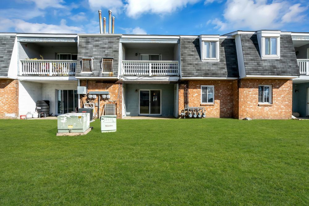Exterior view of Town Bank Manor apartments