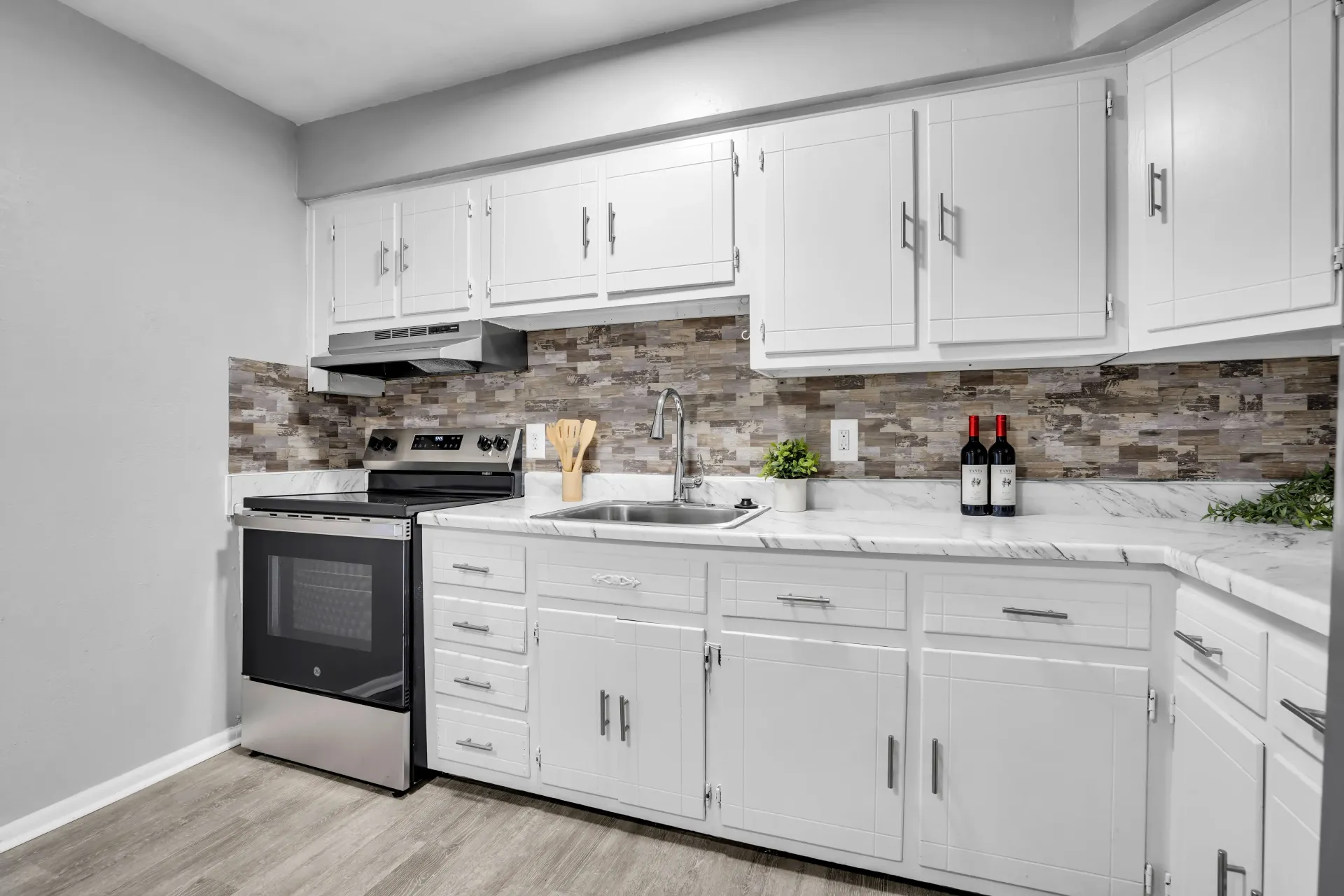 Renovated kitchen with stone backsplash at Town Bank Manor Apartments in Town Bank, NJ