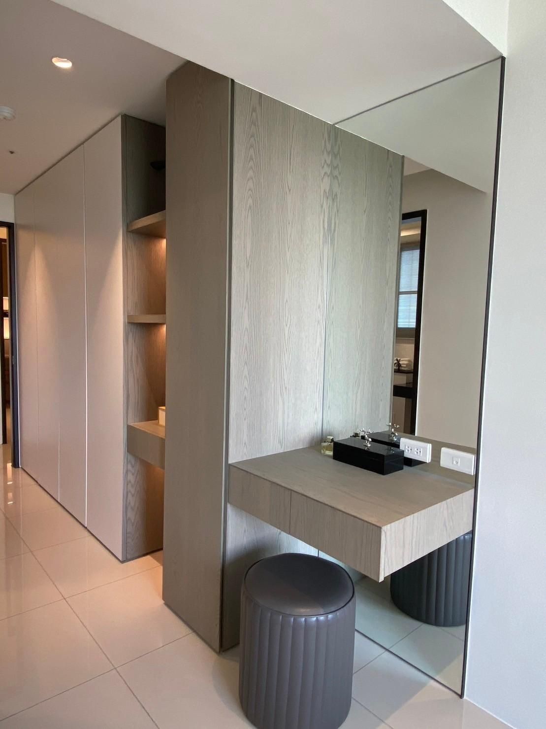 A room with a desk and a mirror in it