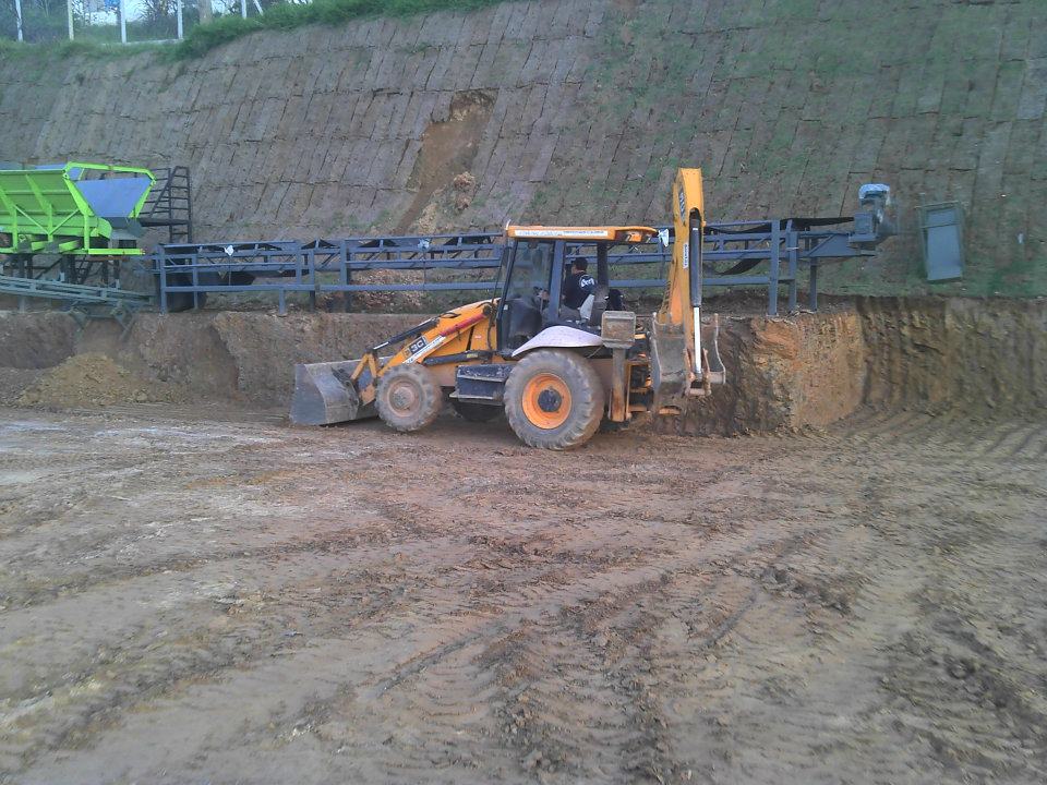 Terraplenagem - Terra Forte Locação de Caçambas