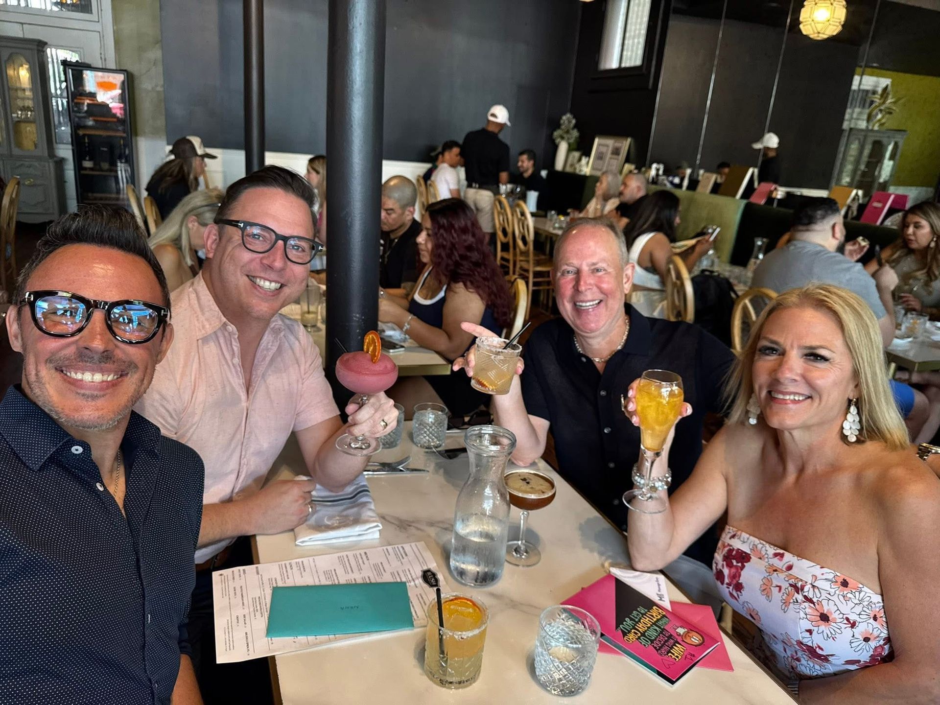 A group of people are sitting at a table in a restaurant.