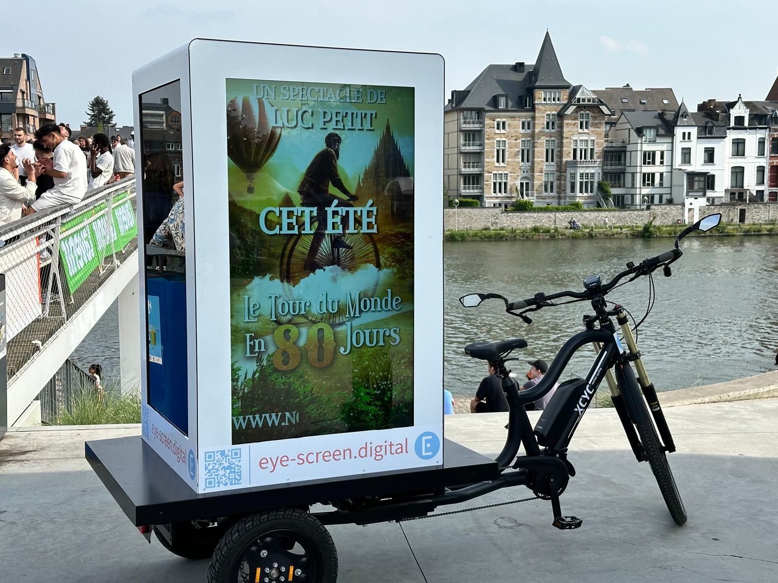 Vignette ou l'on voit un vélo EYE SCREEN affiché des publicités clients sur les écrans