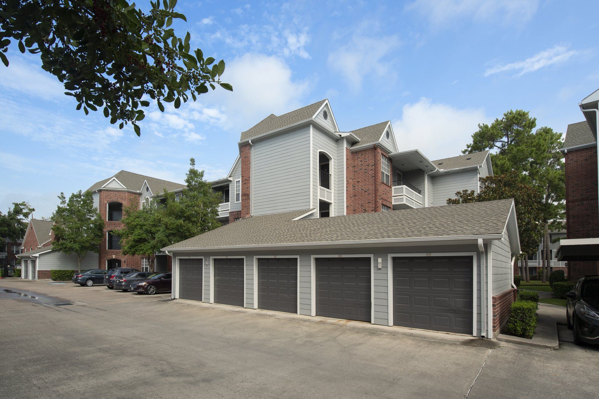 Amenities Houston Apartments with Pool