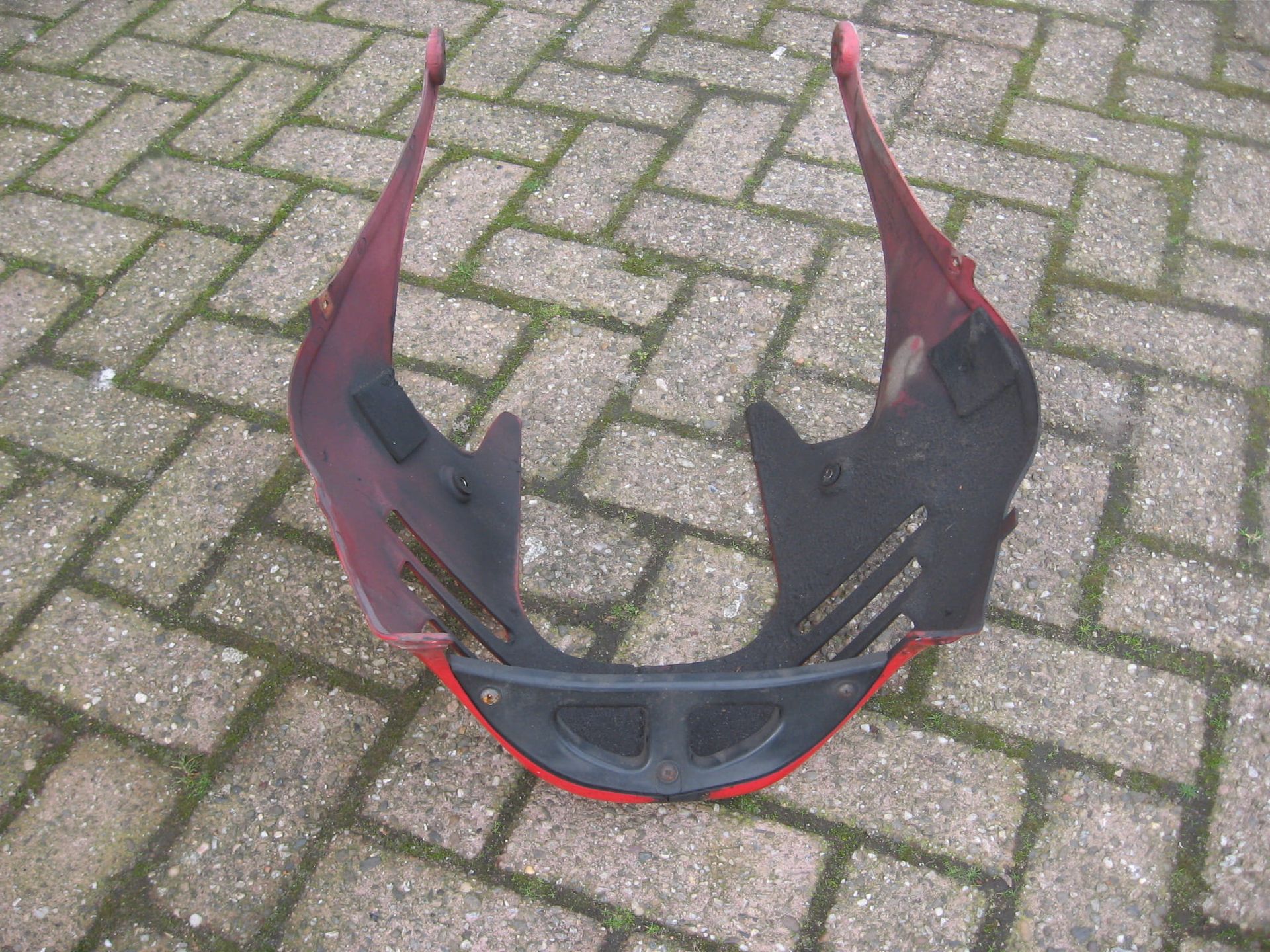 Onderkuip / links ,rechts , middenstuk	Gsx600f 1988-97  	94471-19c00 + 94481-19c00 + 94475-19c01