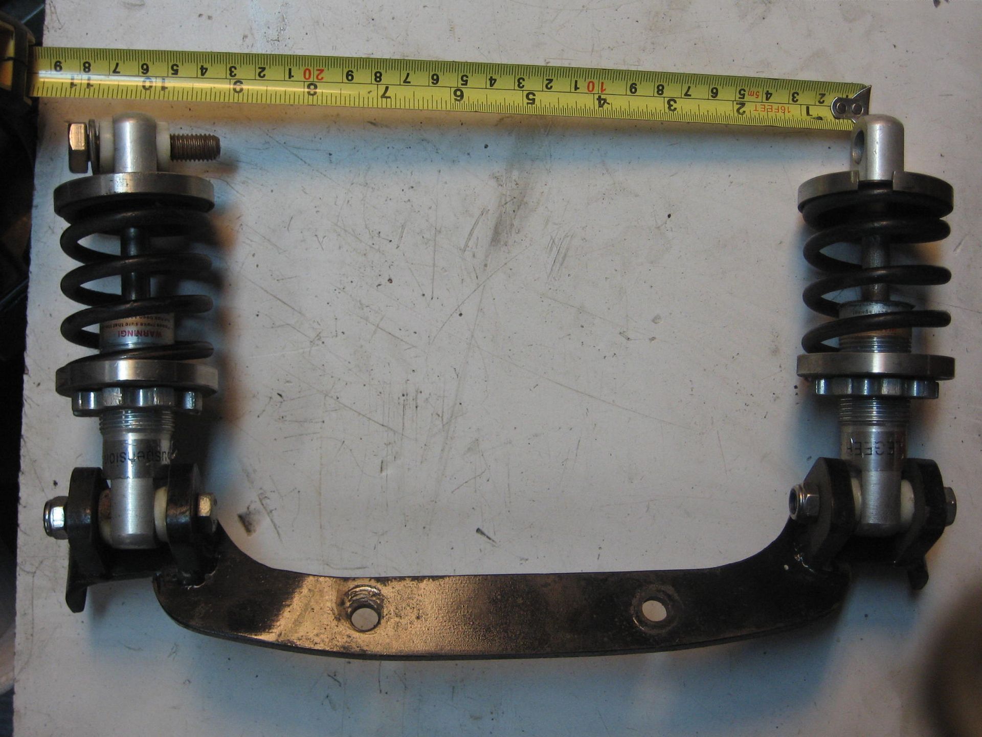 soloseat dempers / vering (instelbaar )met frame 	l hart -hart 12,5cm breedte +/-6cm