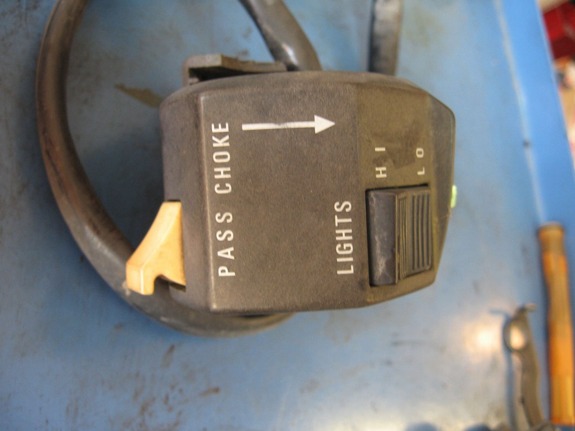 stuurbediening links , dopje knipperlicht ontbreekt Gsx600f 1988-97 , gsx750f 1989-97 37400-32b01 37400-32b20