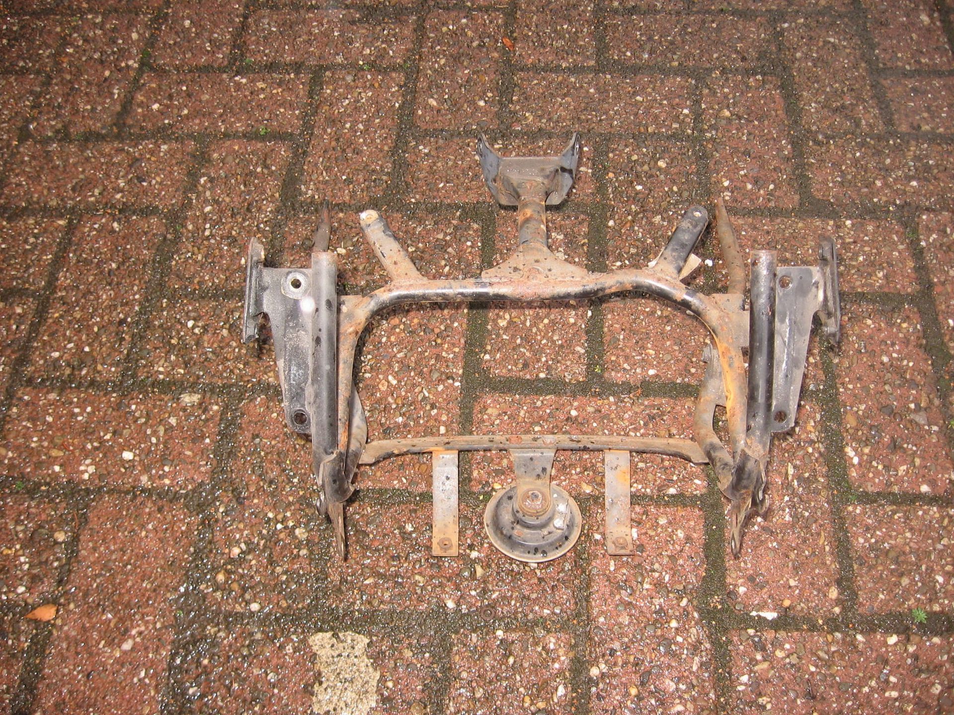 steun topkuip , kuipframe , 	Gsx1100f  94	94510-48b21	94510-48b11